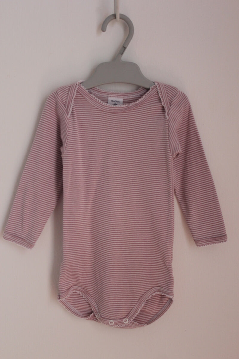 preloved katoenen mauve-wit gestreepte romper met lange mouwen in maat 74 voor een baby meisje van petit bateau