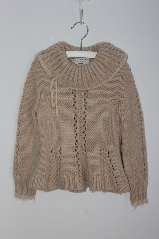 preloved beige winterse trui, met grote kraag, van essentiel antwerp in maat 116 voor een meisje