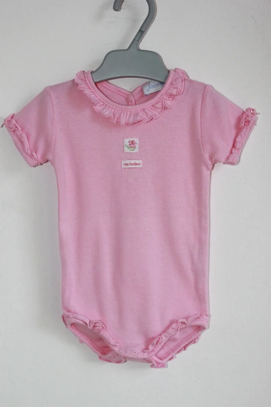 tweedehands katoenen roze romper met korte mouwen en een volantkraagje, van jacadi in maat 68