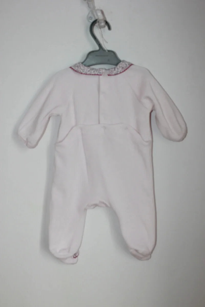 tweedehands roze velours playsuit met lange mouwen en een liberty volantkraagje van jacadi in maat 62 voor een baby meisje
