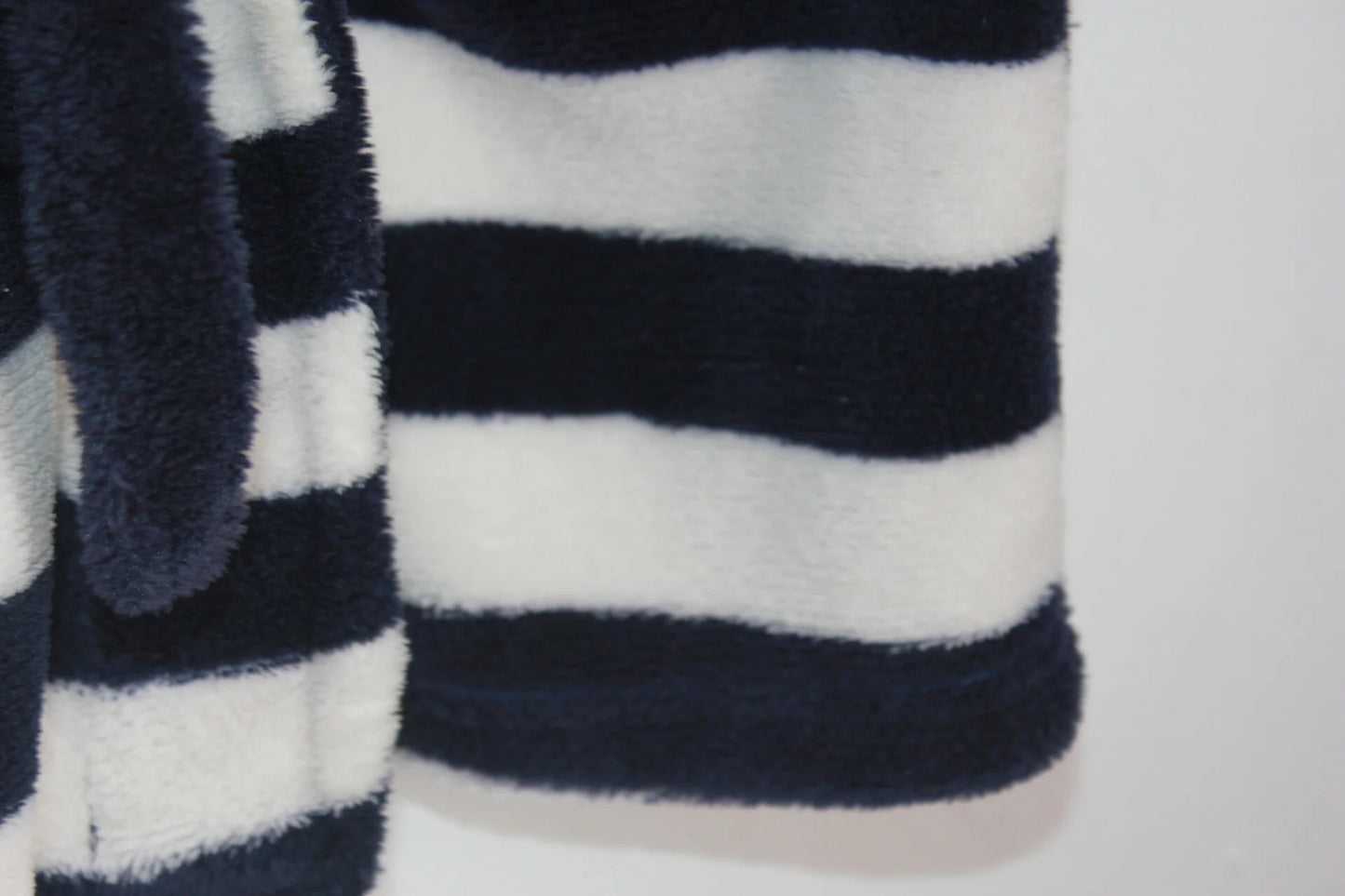 tweedehands unisex donkerblauw met wit gestreepte jacadi badjas in maat 110