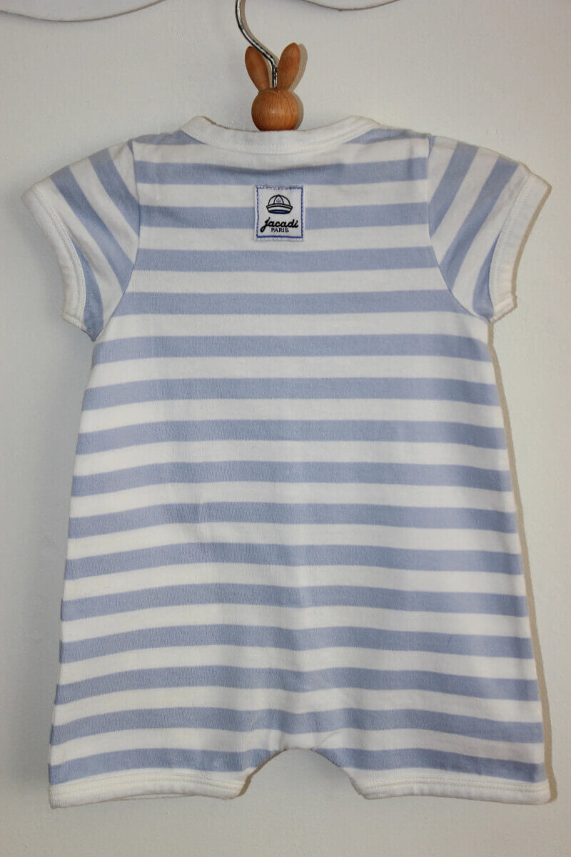 tweedehands katoenen zomerse lichtblauw met wit gestreepte playsuit met korte mouwen van jacadi, maat 62 voor een baby jongen