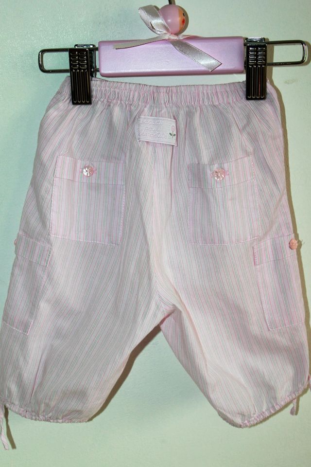 tweedehands katoenen zomerse lichtroze met grijs en wit gestreepte lange broek van jacadi in maat 68 voor een baby meisje