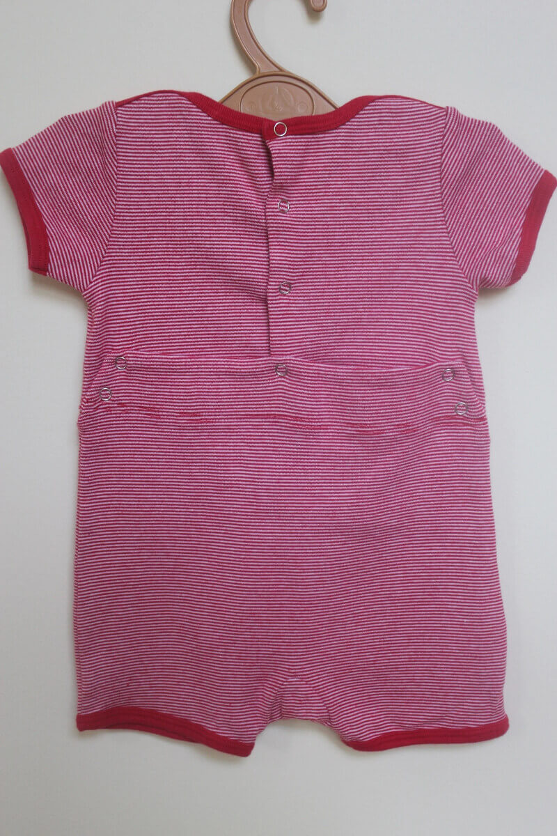 tweedehands unisex zomers katoenen rood met wit gestreepte playsuit met korte mouwen van jacadi in maat 68