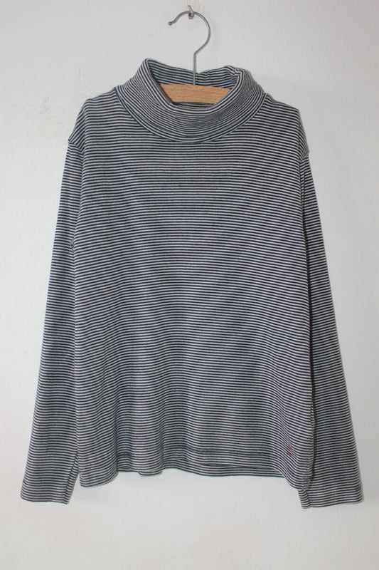 preloved unisex katoenen donkerblauw met wit gestreepte longsleeve met rolkraag van petit bateau in maat 122-128