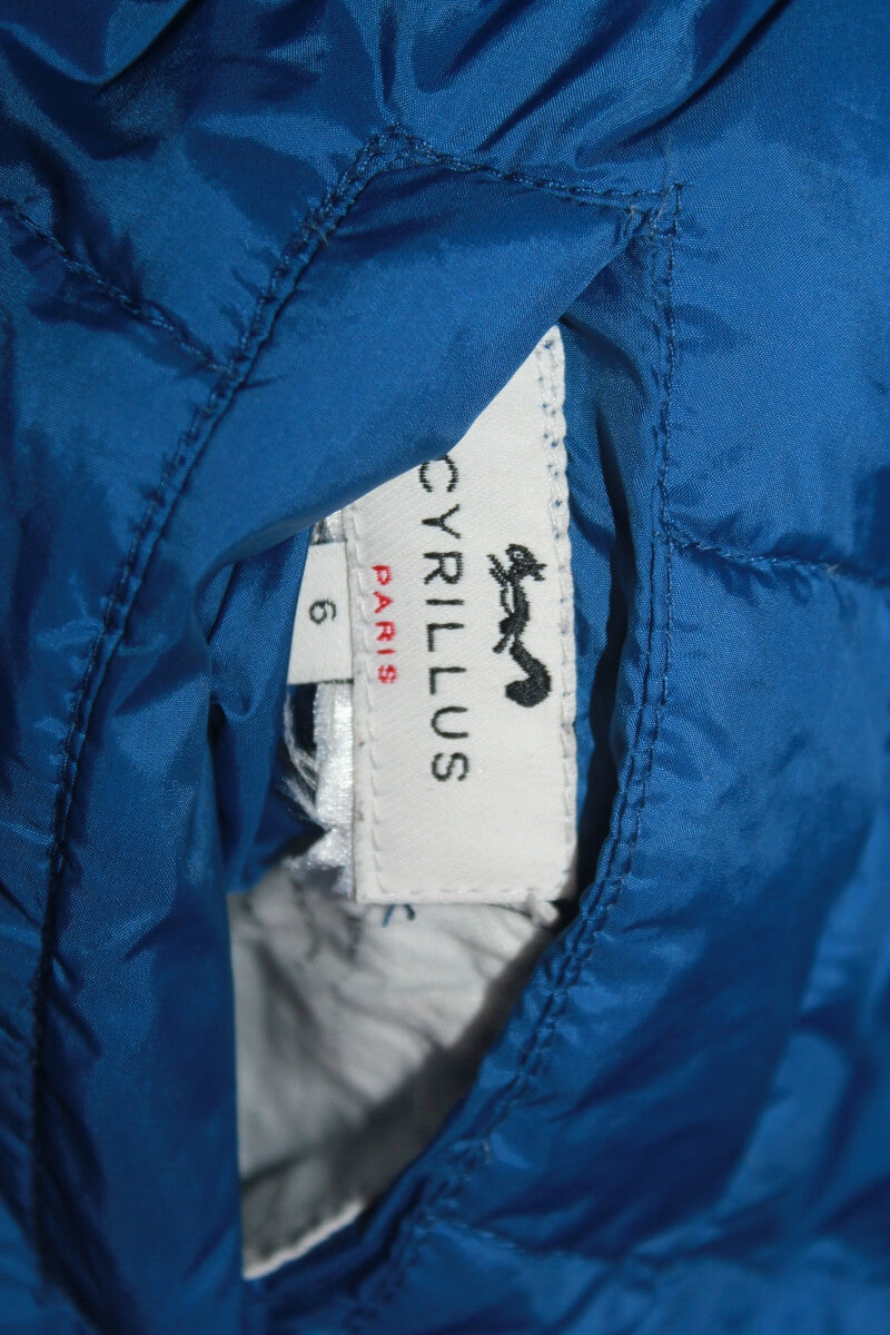 preloved jack met capuchon (aan 2 kanten draagbaar, 1 kant is donkerblauw en de andere een lichtere tint ) van cyrillus in maat 116 