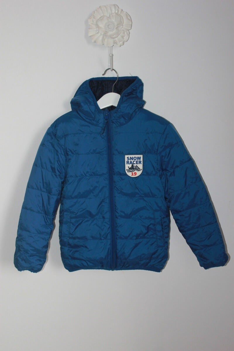 preloved jack met capuchon (aan 2 kanten draagbaar, 1 kant is donkerblauw en de andere een lichtere tint ) van cyrillus in maat 116 