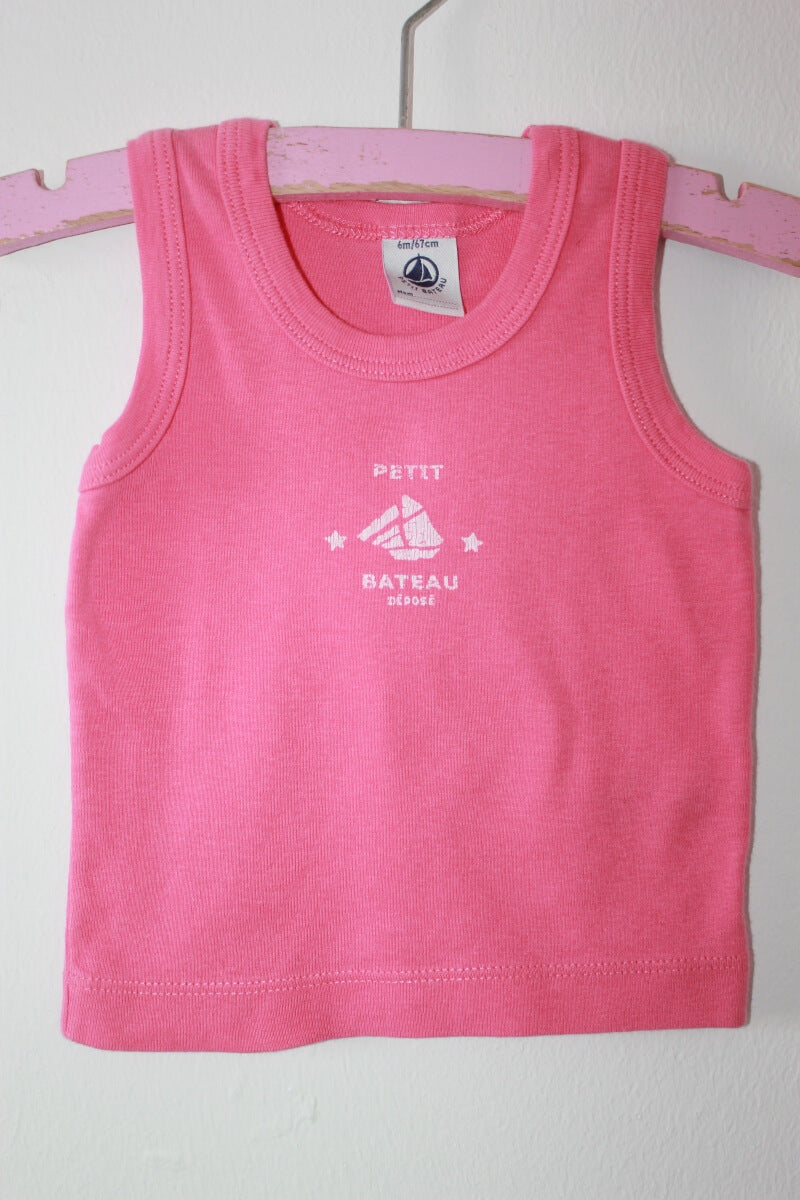 tweedehands katoenen mouwloos roze shirtje van petit bateau in maat 68
