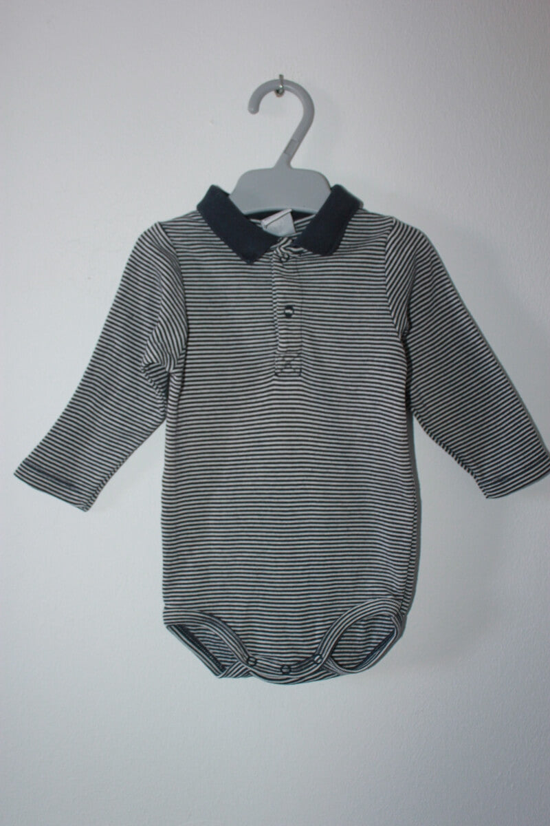 tweedehands donkerblauw met wit gestreepte romper met lange mouwen in maat 68 voor een baby jongen van petit bateau