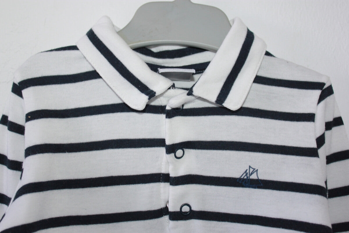 tweedehands katoenen donkerblauw met ecru gestreepte longsleeve van petit bateau in maat 74 voor een baby jongen
