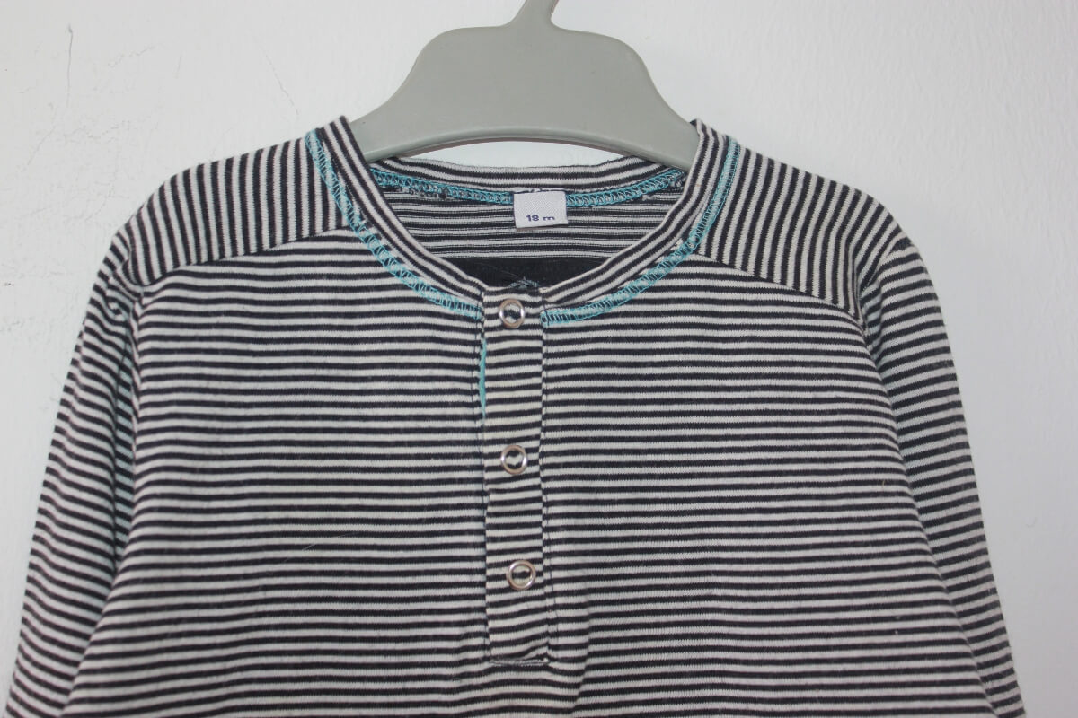 preloved unisex katoenen donkerblauw met wit gestreepte longsleeve van petit bateau in maat 80