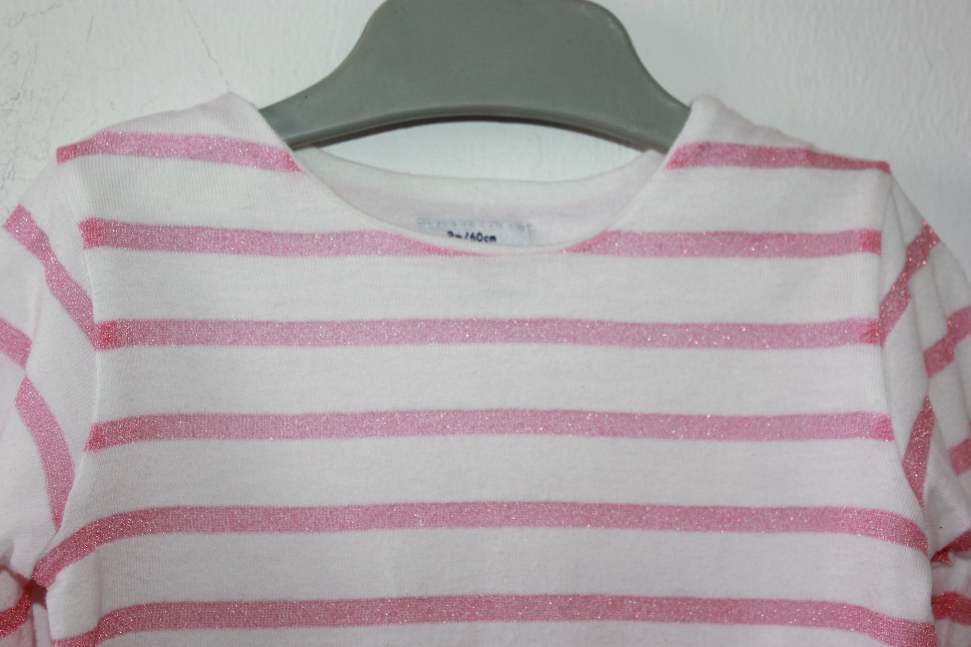 tweedehands roze met wit gestreepte longsleeve van petit bateau in maat 62