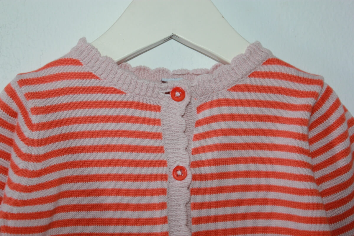 preloved katoenen beige en oranje gestreept vest van petit bateau in maat 68 voor een baby meisje