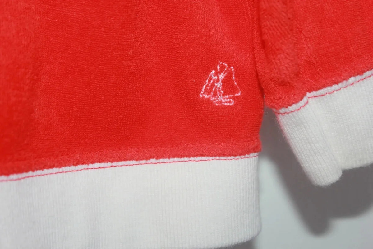 tweedehands katoenen rood met wit badstoffen vest met capuchon van petit bateau in maat 68 voor een baby meisje