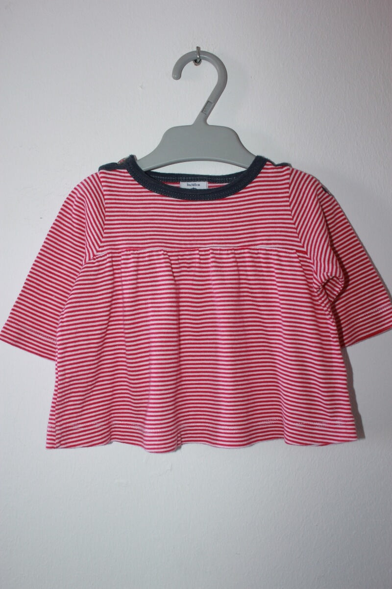 preloved katoenen rode met wit en donkerblauwe gestreepte longsleeve van petit bateau in maat 62 voor een baby meisje