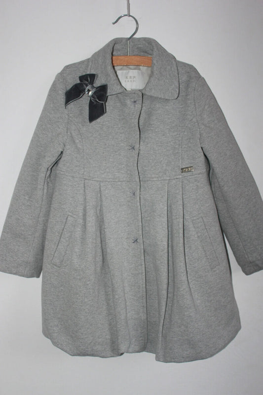 tweedehands-lichtgrijze-jas-strik-maat-116-meisje-karpi